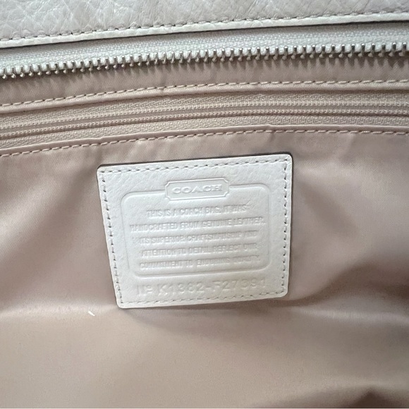 Coach shoulder bag, very lightly used, excellent condition - Picture 4 of 5